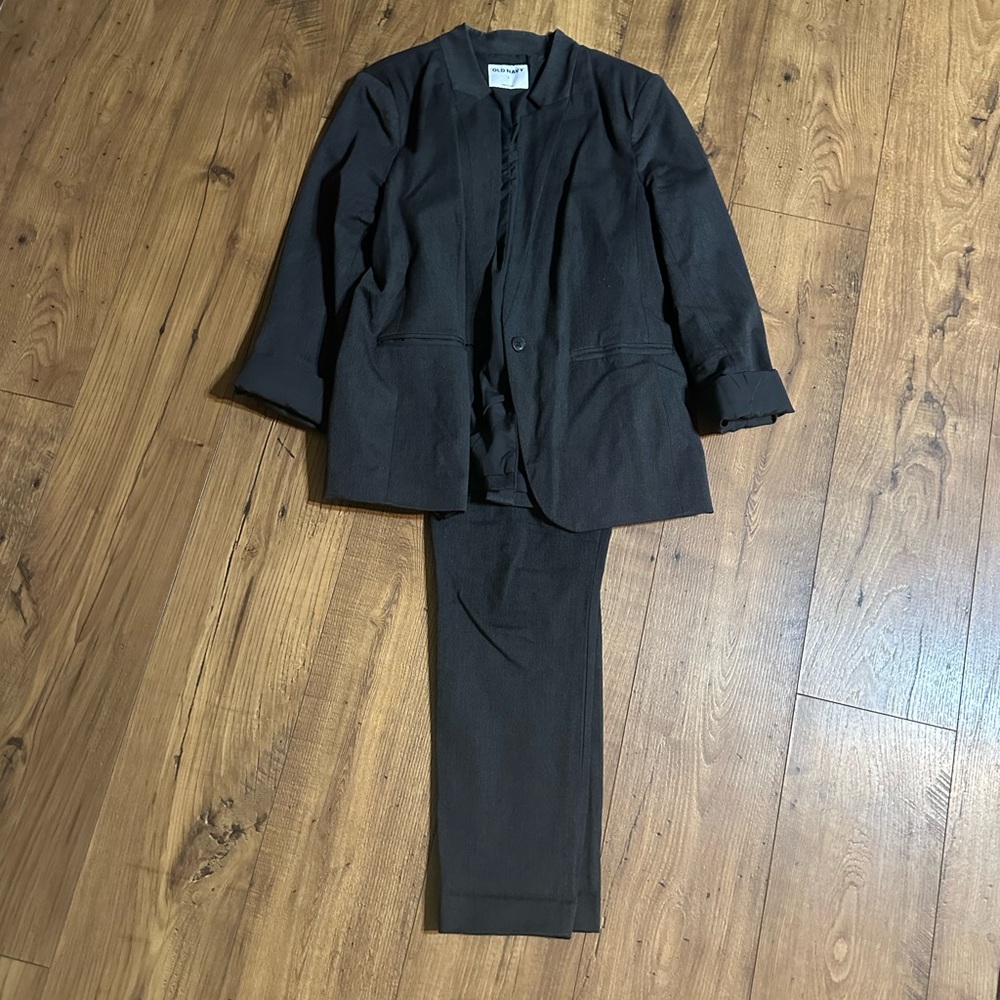Old Navy Grey Women's Two-Piece Suit Jacket & Pants
